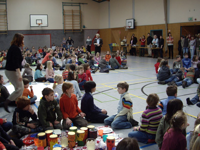 Schüler in der Turnhalle